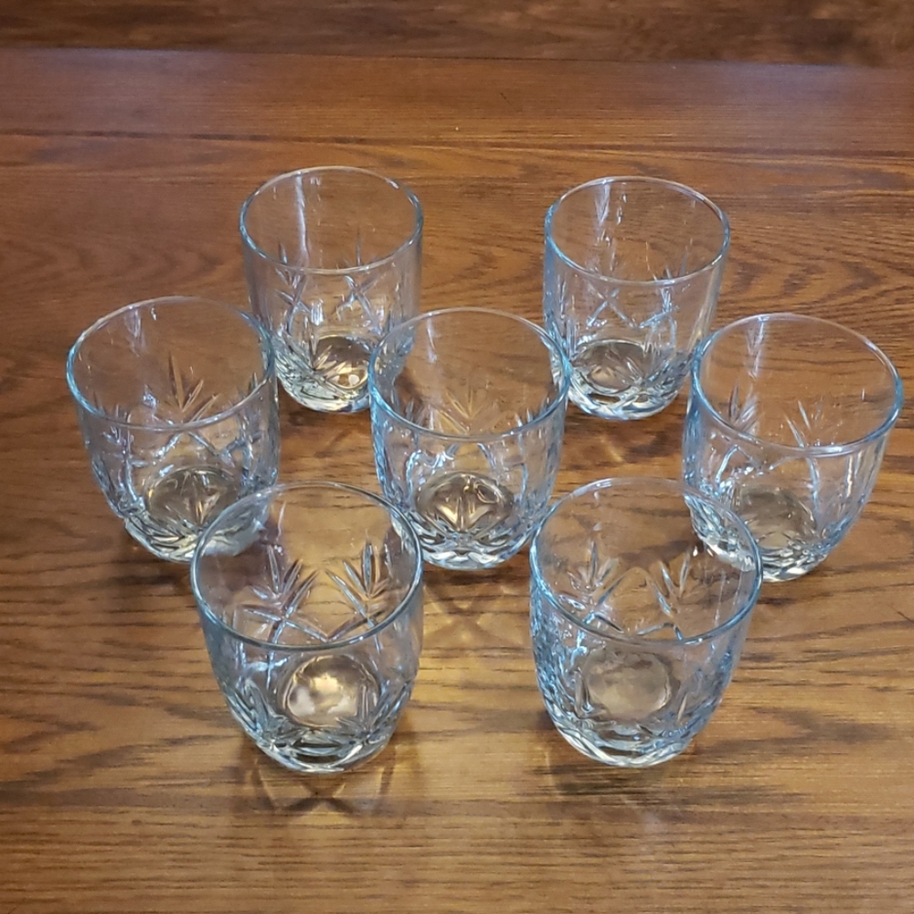 Set of seven 10oz clear glasses